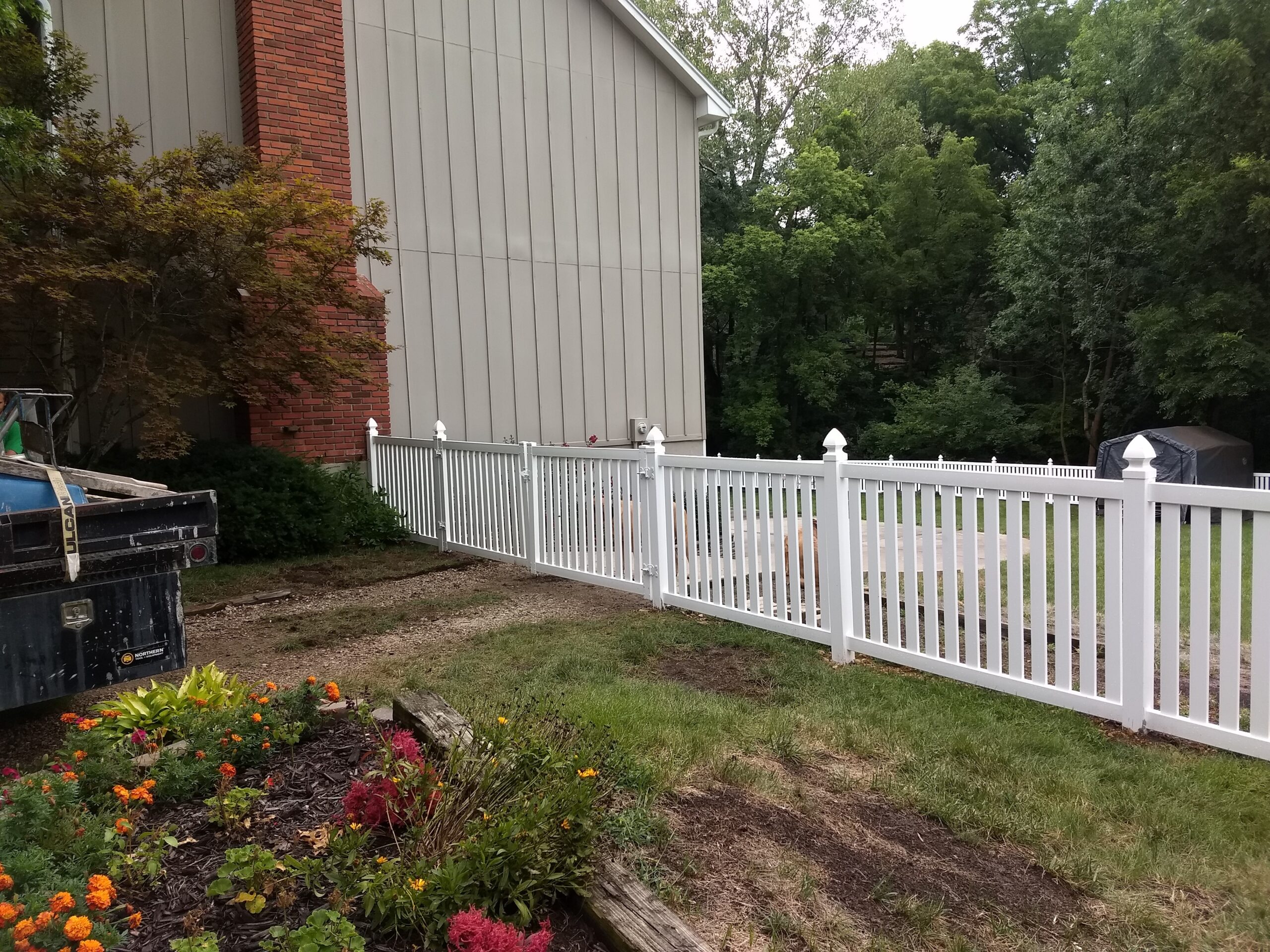 Vinyl Colonial Fence