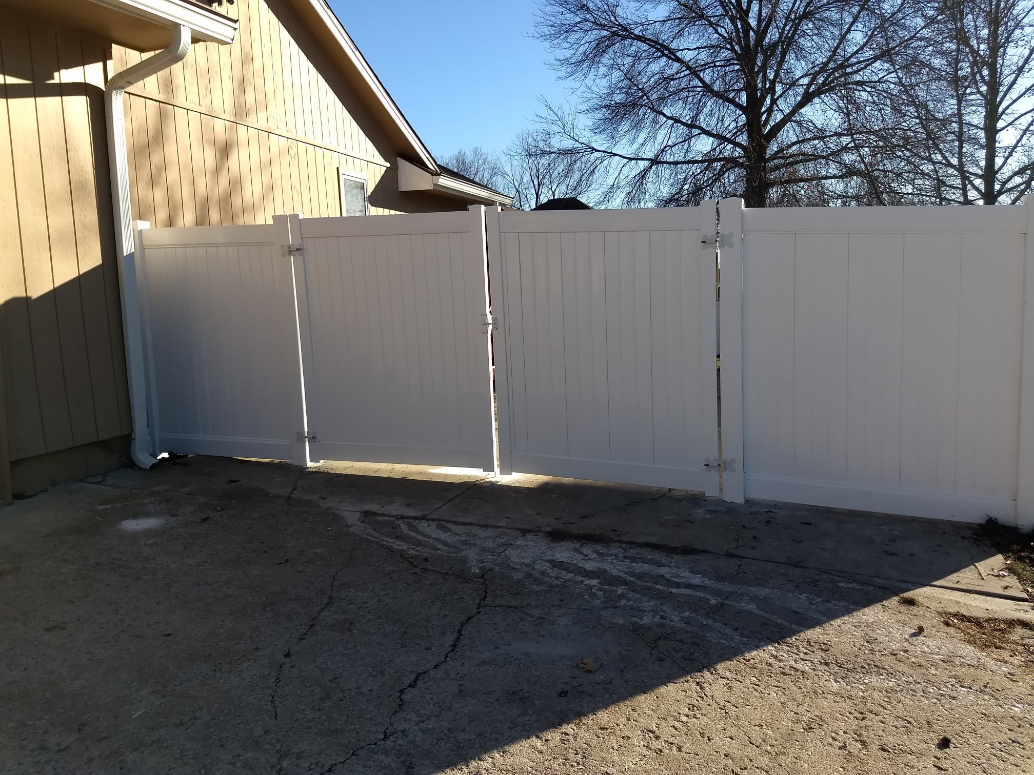 White wooden Vinyl Fence